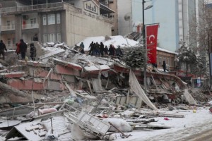 
                    Пропавшую после землетрясения в Турции казахстанку нашли живой
                