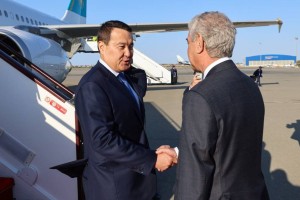 
                    Алихан Смаилов прибыл с официальным визитом в Азербайджан
                