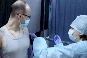 
                    Страх потеряли: Россияне считают коронавирус биологическим оружием
                