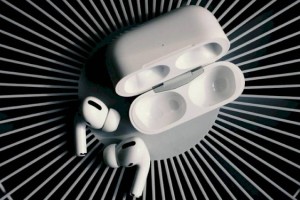 
                    В сети обнародовали фото AirPods третьего поколения
                