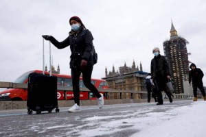 
                    Нарушение карантина в Британии может обернуться 10 годами тюремного заключения
                