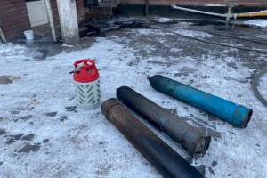 В Талдыкоргане пожарные предотвратили взрыв баллонов
