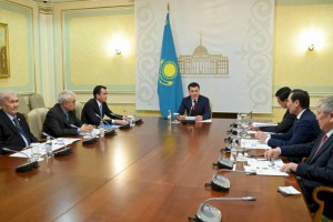 
                    Ерлан Карин поручил усилить контроль за работой в области пропаганды и применения госсимволов
                
