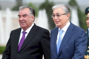
                    Касым-Жомарт Токаев встретил в столичном аэропорту Эмомали Рахмона
                