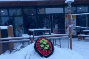 Полицейские задержали мужчину, возложившего траурный венок к зданию McDonald’s в Костанае