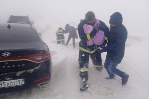 
                    На перевале Шакпак спасатели вызволили из снежного плена 110 человек
                
