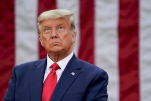 
                    Дональд Трамп обвиняется в изнасиловании
                