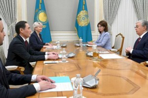 
                    Глава государства принял заместителей Председателя АНК
                