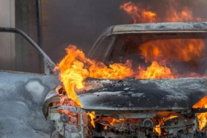 
                    Автомобиль сгорел на рынке в Алматы
                