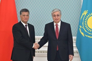 
                    Президент принял секретаря парткома КПК Синьцзян-Уйгурского автономного района КНР Ма Синжуя
                