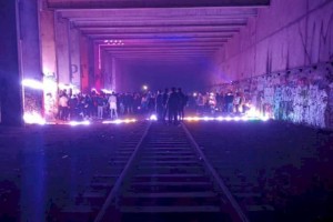 
                    Французские жандармы пострадали при разгоне подпольной вечеринки
                