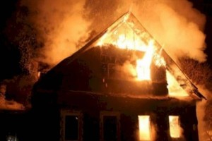 
                    При пожаре в Алматинской области погибли три человека, шестеро пострадали
                