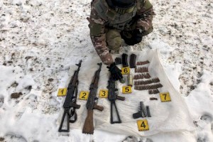
                    Схрон с оружием и боеприпасами нашли в Алматинской области
                