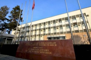 
                    Кыргызстан обеспокоен возможными негативными последствиями новых правил въезда в Казахстан
                
