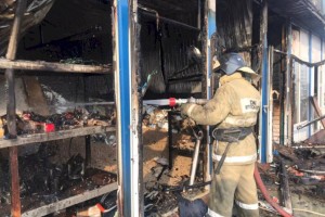 Пожар на крупном строительном рынке произошел в Алматы