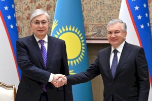 
                    Президенты Казахстана и Узбекистана провели переговоры в узком составе
                