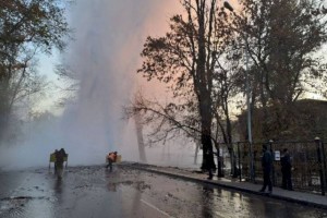 Прорыв трубы произошел в Алмалинском районе Алматы