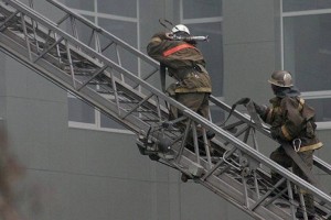 Строящийся жилой комплекс загорелся в Алматы