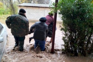 Спасатели устраняют последствия обильных дождей в Туркестанской области