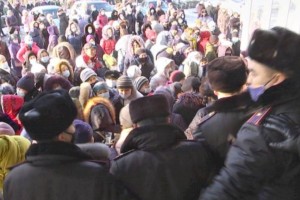 «Черная пятница» в Шымкенте: массовая давка чуть не обернулась сеульской трагедией