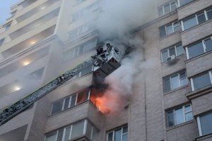 
                    Многоэтажный дом горел в Астане: девять детей спасены пожарными
                
