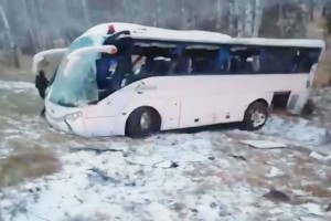 
                    Автобус из Казахстана опрокинулся в кювет в России, есть пострадавшие
                
