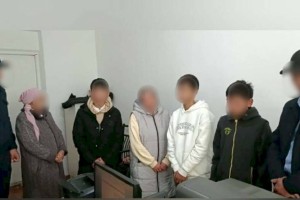 Разбивших остановку подростков выявили в Туркестане