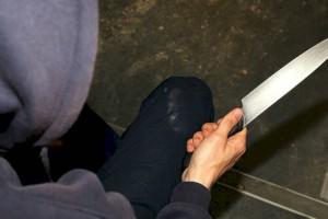 В Астане мужчина с ножом у всех на глазах убил женщину-кассира в обувном магазине