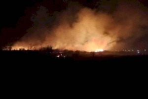 В Семее пожарные не допустили распространения огня на жилой сектор