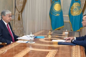 
                    Глава государства принял Председателя Сената Парламента Маулена Ашимбаева
                
