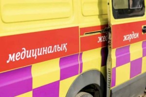 Автобус с пассажирами перевернулся на трассе в Актюбинской области