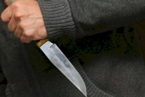 
                    В Актюбинской области директор сельской школы порезал беременную жену и дочь
                