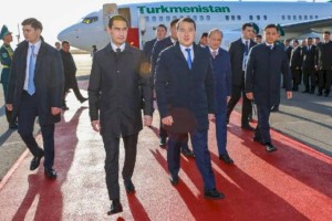 
                    Президент Туркменистана прибыл в Астану
                