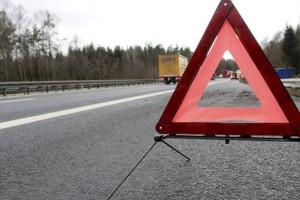
                    В ВКО при опрокидывании автоцистерны в кювет вылилось 25 тонн серной кислоты
                