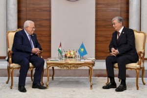 
                    Президенты Казахстана и Палестины встретились в Астане
                