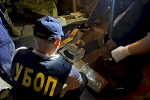 
                    В Алматы попытались продать автомат Калашникова за 3 млн тенге
                