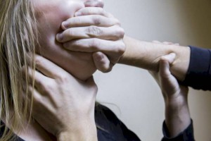 
                    Душил и грабил: в Алматы поймали приезжего любителя женских сумочек
                