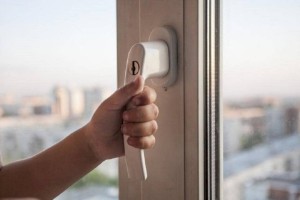 
                    В Павлодаре двухлетний ребенок выпал с 8-го этажа
                