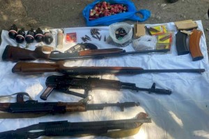 
                    Два мешка с оружием и боеприпасами обнаружены в Турксибском районе Алматы
                