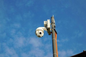 Антиваксеры ищут устройства для определения непривитых на фонарных столбах
