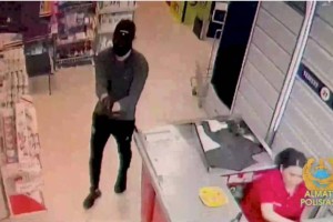 
                    Официант кафе, вооружившись пистолетом, грабил по ночам магазины в Алматы
                