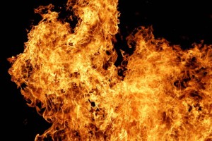 
                    Пожарные спасли 14-летнюю девочку из горящего дома в Алматы
                