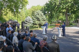 
                    Президент Казахстана принял участие в церемонии открытия памятника Абаю Кунанбаеву в Бишкеке
                