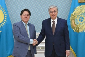 
                    Президент Казахстана принял главу МИД Японии
                