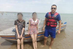 
                    На Капшагае спасатели вытащили из воды двух тонущих сестер-близняшек
                