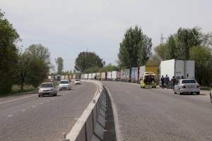 
                    Более полусотни машин стоят на погранпереходах Казахстана
                