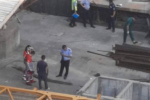 
                    В Алматы на стройке жилого дома упал башенный кран
                