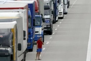
                    Cколько машин ждут очереди на выезд из Казахстана
                