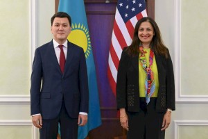 
                    Ерлан Карин провел встречу с заместителем Госсекретаря США Узрой Зеей
                