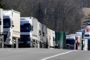 
                    Почти 100 машин застряло на погранпереходах Казахстана
                